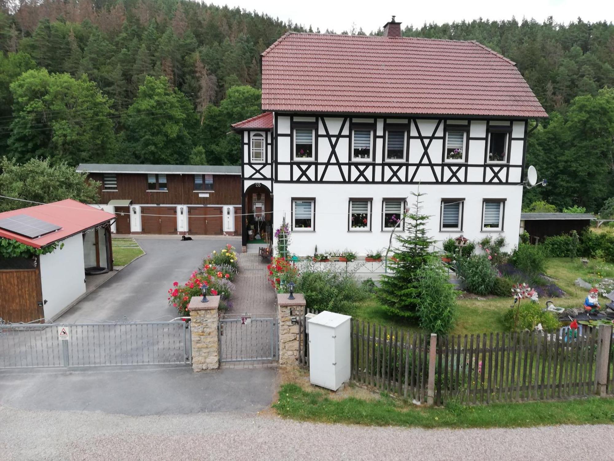 Fewo An Der Klosterruine Paulinzella Mit Kostenfreien Parkplatz Und Wlan Exterior foto